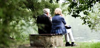 retraités sur un banc