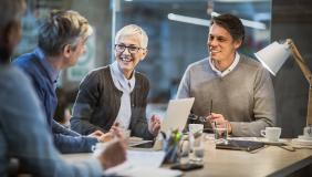 Travailler quand on est senior : les questions à se poser