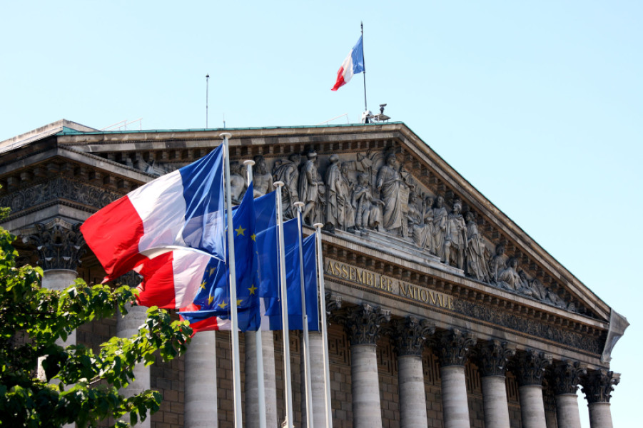 france-adopte-strategie-payante-relevant-age-legal-retraite